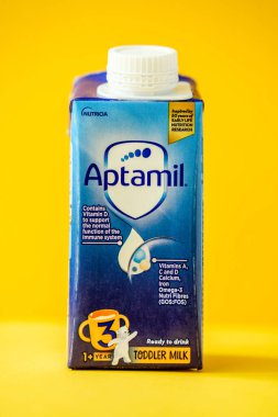Londra 1 Mayıs 2025, Karton Nutricia Aptamil Bebek Sütü İçmeye Hazır
