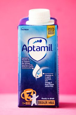 Londra 1 Mayıs 2025, Karton Nutricia Aptamil Bebek Sütü İçmeye Hazır