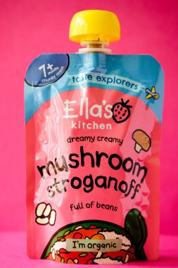 Londra İngiltere, Mayıs 01 2025, Ella 'nın Mutfak Kremalı Mantar Stroganof Bebek Yemeği