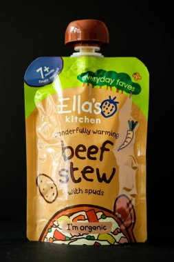 Londra İngiltere, 1 Mayıs 2025, Ella 'nın Mutfak Biftek Güveç Kesesi Patatesli Bebek Yemeği