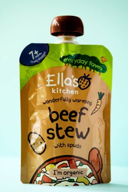 Londra İngiltere, 1 Mayıs 2025, Ella 'nın Mutfak Biftek Güveç Kesesi Patatesli Bebek Yemeği