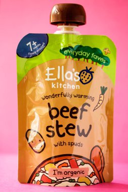 Londra İngiltere, 1 Mayıs 2025, Ella 'nın Mutfak Biftek Güveç Kesesi Patatesli Bebek Yemeği