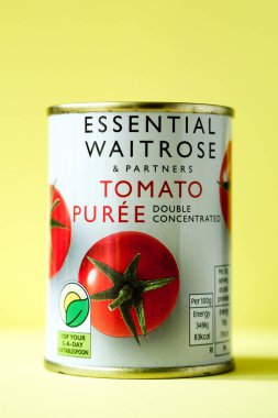 Londra İngiltere, Mayıs 03, 2025, Temel Waitrose Domates Püresi İçi