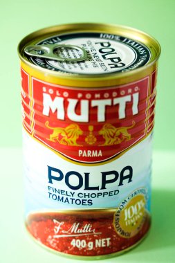Londra İngiltere, Mayıs 03 2025, Mutti Polpa Konservesi İyi Doğranmış Domatesler Pişirme İçi