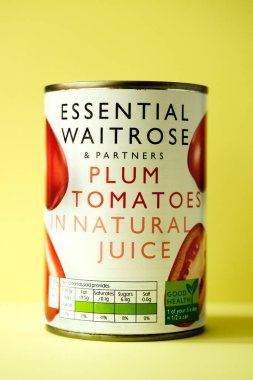 Londra İngiltere, Mayıs 03, 2025, Konserve Waitrose Erikli Domatesler Pişirme İçeriği