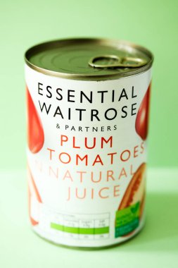 Londra İngiltere, Mayıs 03, 2025, Konserve Waitrose Erikli Domatesler Pişirme İçeriği