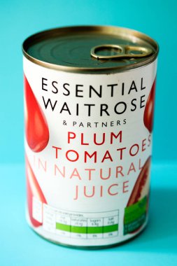 Londra İngiltere, Mayıs 03, 2025, Konserve Waitrose Erikli Domatesler Pişirme İçeriği