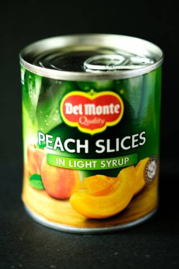 Londra İngiltere, Mayıs 03, 2025, Konserve Del Monte Şeftali Hafif Şuruplu Tatlı Dilimleri