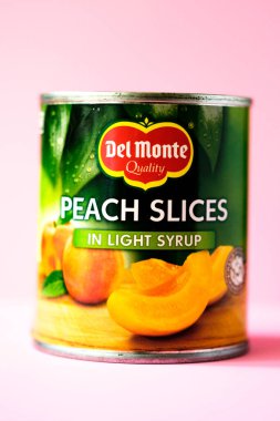 Londra İngiltere, Mayıs 03, 2025, Konserve Del Monte Şeftali Hafif Şuruplu Tatlı Dilimleri