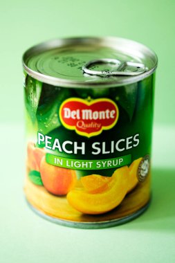 Londra İngiltere, Mayıs 03, 2025, Konserve Del Monte Şeftali Hafif Şuruplu Tatlı Dilimleri