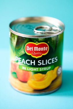 Londra İngiltere, Mayıs 03, 2025, Konserve Del Monte Şeftali Hafif Şuruplu Tatlı Dilimleri