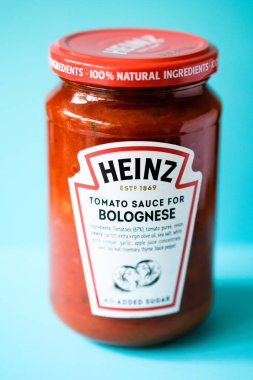 Londra İngiltere, Mayıs 04 2025, Bolonez için cam kavanoz Heinz Domates Sosu