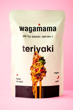Londra İngiltere, Mayıs 04 2025, Wagamamas Lezzetli Aşçı Paketi Asya usulü Karışık Kızartma Sosu