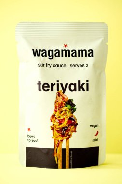 Londra İngiltere, Mayıs 04 2025, Wagamamas Lezzetli Aşçı Paketi Asya usulü Karışık Kızartma Sosu