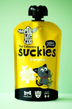 Londra, 4 Mayıs 2025, The Collective Suckies Banana Flavour Childrens Yoğurt Torbası