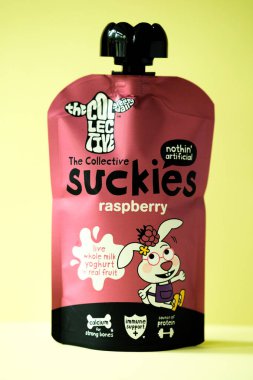 London UK, Mayıs 04 2025, The Collective Suckies Raspberry Flavour Childrens Yoğurt Torbası