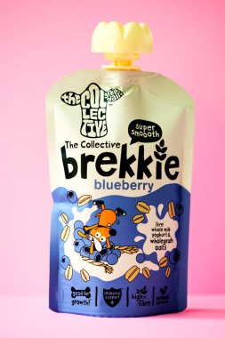 London UK, Mayıs 04 2025, The Collective Brekkie Blueberry Flavour Childrens Yoğurt Torbası