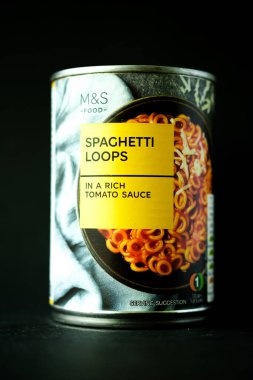 Londra İngiltere, Mayıs 06 2025, Marks ve Spencer Spagetti Döngüleri Domates Sosu