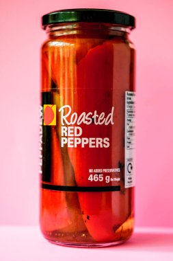 Londra İngiltere, Mayıs 06 2025, Glass Jar of Peppadew Kızarmış Kırmızı Biber