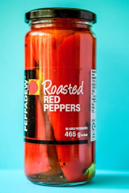 Londra İngiltere, Mayıs 06 2025, Glass Jar of Peppadew Kızarmış Kırmızı Biber