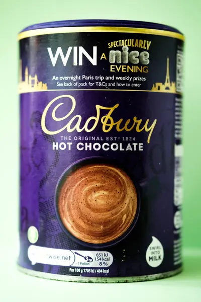 Londra İngiltere, Mayıs 06 2025, Cadbury Sıcak Çikolata Tozu Kutusu