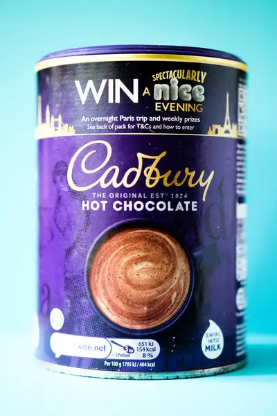 Londra İngiltere, Mayıs 06 2025, Cadbury Sıcak Çikolata Tozu Kutusu