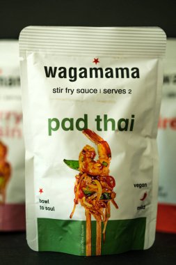 Londra İngiltere, Mayıs 07 2025, Pad Thai Tasty Cook in Wagamamas Asya usulü Karışık Kızartma Sosu