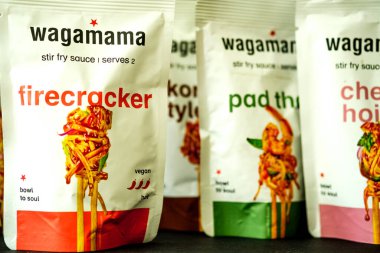 Londra İngiltere, Mayıs 07 2025, Wagamamas Asya usulü Tasty Firecracker Cook Karışık Kızartma Sosu