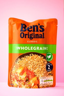 Londra İngiltere, Mayıs 08 2025, Bens Orijinal Klasik Mikrodalga Tam Tahıllı Pirinç Pişirme İçi