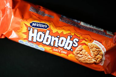 Londra İngiltere, Mayıs 08 2025, McVities Klasik Yulaf Ezmeli Bisküvi Paketi