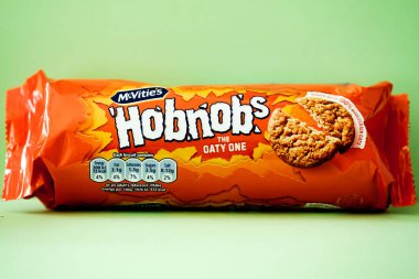 Londra İngiltere, Mayıs 08 2025, McVities Klasik Yulaf Ezmeli Bisküvi Paketi