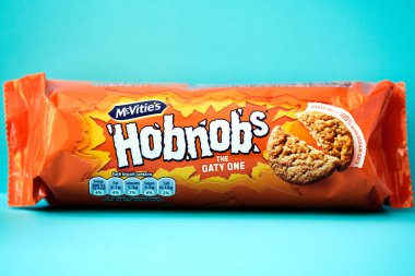 Londra İngiltere, Mayıs 08 2025, McVities Klasik Yulaf Ezmeli Bisküvi Paketi