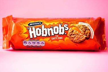 Londra İngiltere, Mayıs 08 2025, McVities Klasik Yulaf Ezmeli Bisküvi Paketi