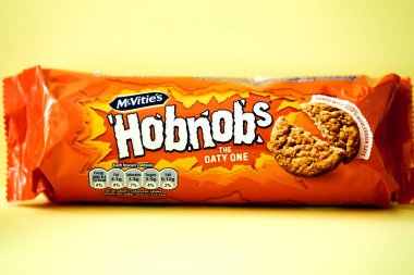 Londra İngiltere, Mayıs 08 2025, McVities Klasik Yulaf Ezmeli Bisküvi Paketi