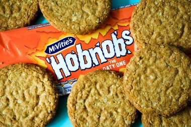 Londra İngiltere, Mayıs 08 2025, McVities Klasik Yulaf Ezmeli Bisküvi Paketi