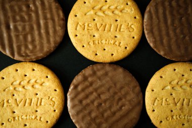 Londra İngiltere, Mayıs 08 2025, Popüler McViities Çikolatalı Süt Sindirim Bisküvileri