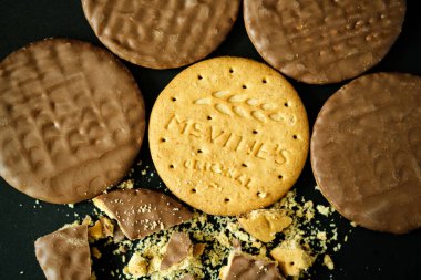 Londra İngiltere, Mayıs 08 2025, Popüler McViities Çikolatalı Süt Sindirim Bisküvileri