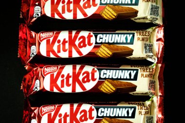 Londra İngiltere, 11 Mayıs 2025, Nestle Milk Chocolate Chunky KitKat Çikolata