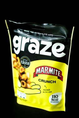 Londra İngiltere, 12 Mayıs 2025, Graze Marmite Paketi Crunchy Savoury Snack