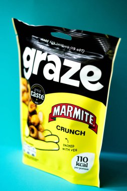 Londra İngiltere, 12 Mayıs 2025, Graze Marmite Paketi Crunchy Savoury Snack