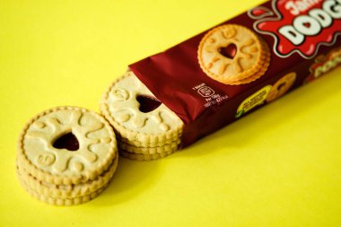 Londra İngiltere, 12 Mayıs 2025, Popüler Jammie Dodgers Rasperry Lezzetli Bisküviler Paketi