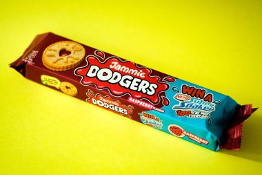 Londra İngiltere, 12 Mayıs 2025, Popüler Jammie Dodgers Rasperry Lezzetli Bisküviler Paketi