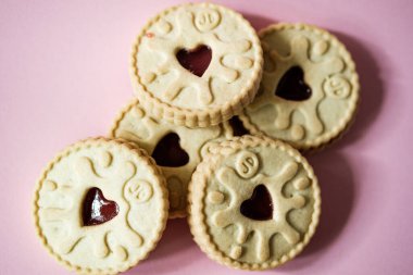 Londra İngiltere, 12 Mayıs 2025, Jammie Dodgers Rasperry Lezzetli Tatlı Bisküviler
