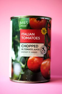 Londra İngiltere, 14 Mayıs 2025, Marks Teneke ve Spencer İtalyan Domatesleri