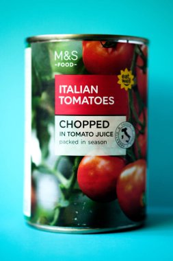 Londra İngiltere, 14 Mayıs 2025, Marks Teneke ve Spencer İtalyan Domatesleri