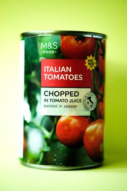 Londra İngiltere, 14 Mayıs 2025, Marks Teneke ve Spencer İtalyan Domatesleri