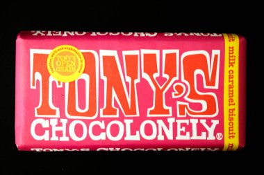 Londra İngiltere, 16 Mayıs 2025, Tonys Chocolonely Loxury Chunky Çikolata