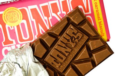 Londra İngiltere, 16 Mayıs 2025, Tonys Chocolonely Loxury Chunky Çikolata
