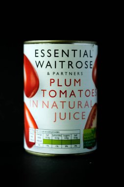 Londra İngiltere, 18 Mayıs 2025, Doğal Meyve Suyunda Garnitür Eriği Domatesleri