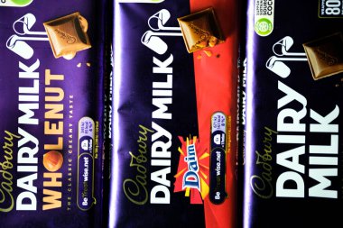 Londra, 18 Mayıs 2025, İngiliz Favori Cadbury Süt Çikolataları Seçimi
